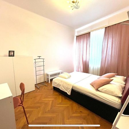Downtown Unirii Square Private Economy Rooms With Shared Amenities Bucareste Exterior foto
