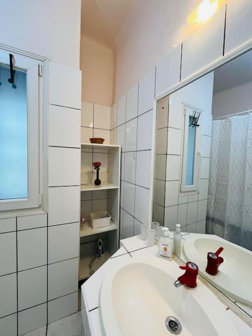 Downtown Unirii Square Private Economy Rooms With Shared Amenities Bucareste Exterior foto