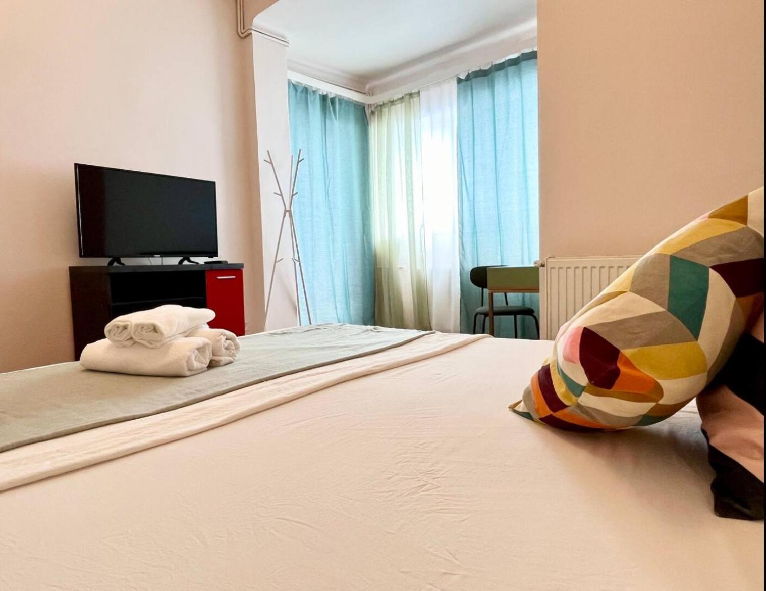 Downtown Unirii Square Private Economy Rooms With Shared Amenities Bucareste Exterior foto