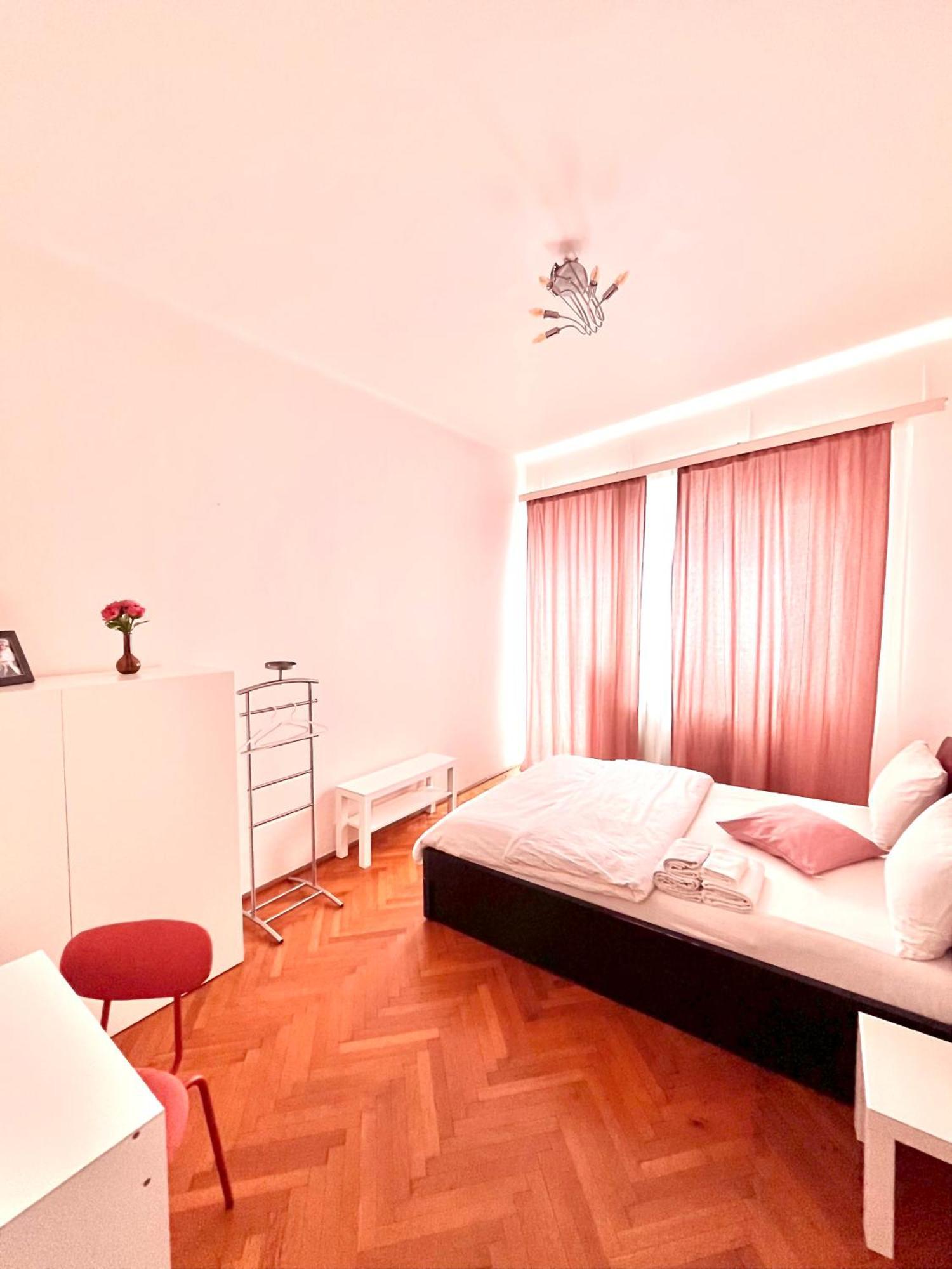 Downtown Unirii Square Private Economy Rooms With Shared Amenities Bucareste Exterior foto