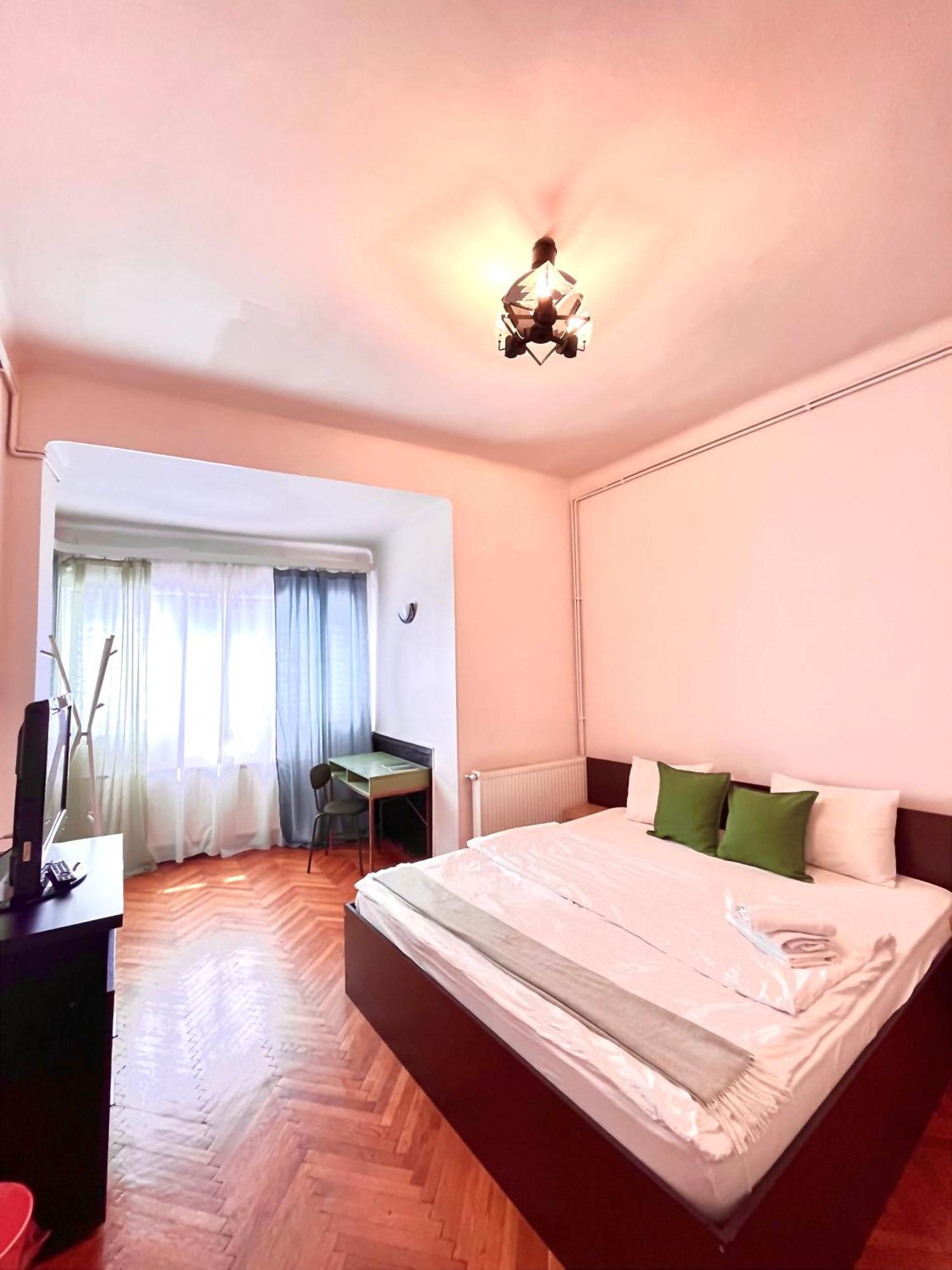 Downtown Unirii Square Private Economy Rooms With Shared Amenities Bucareste Exterior foto