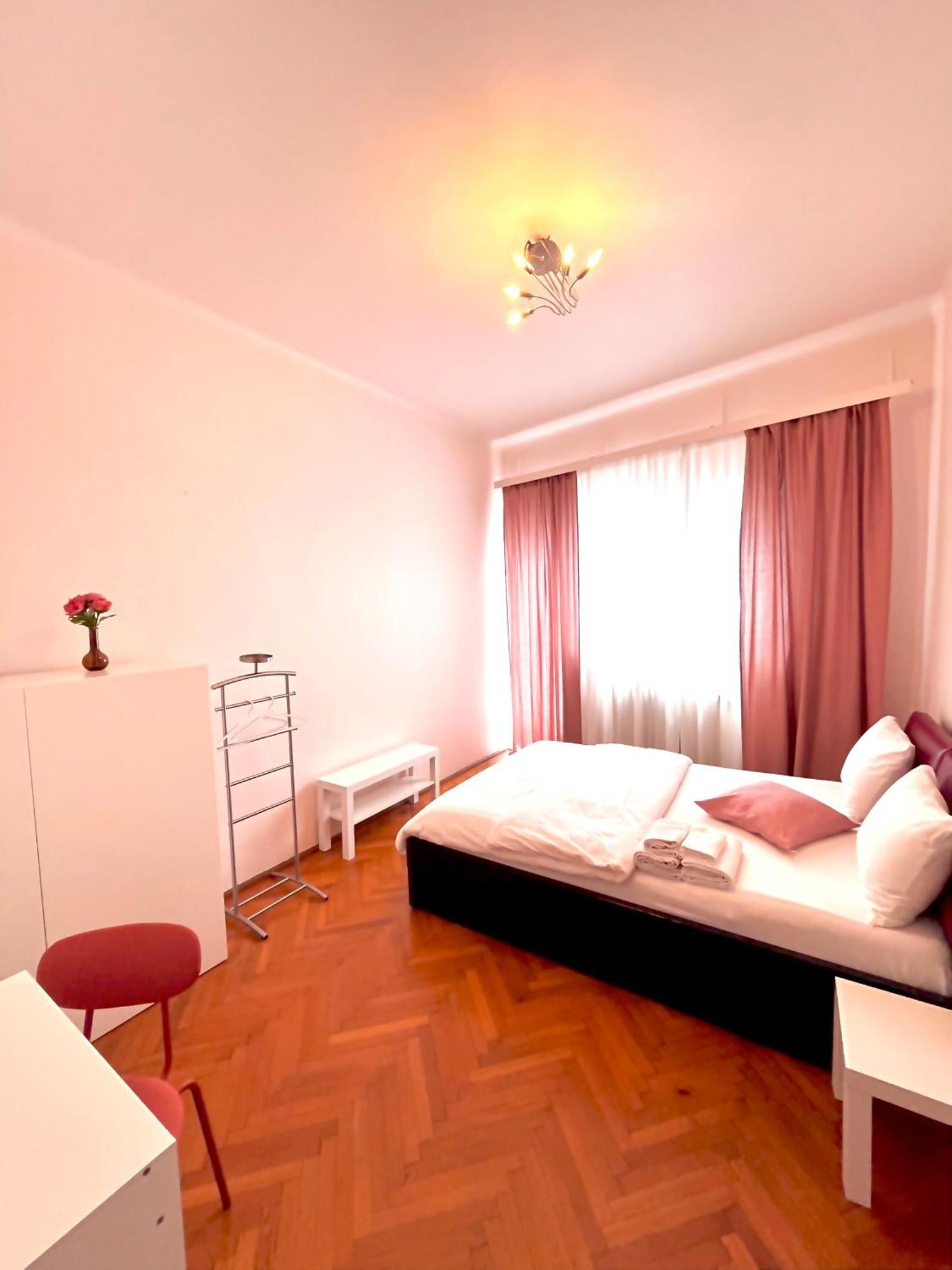 Downtown Unirii Square Private Economy Rooms With Shared Amenities Bucareste Exterior foto