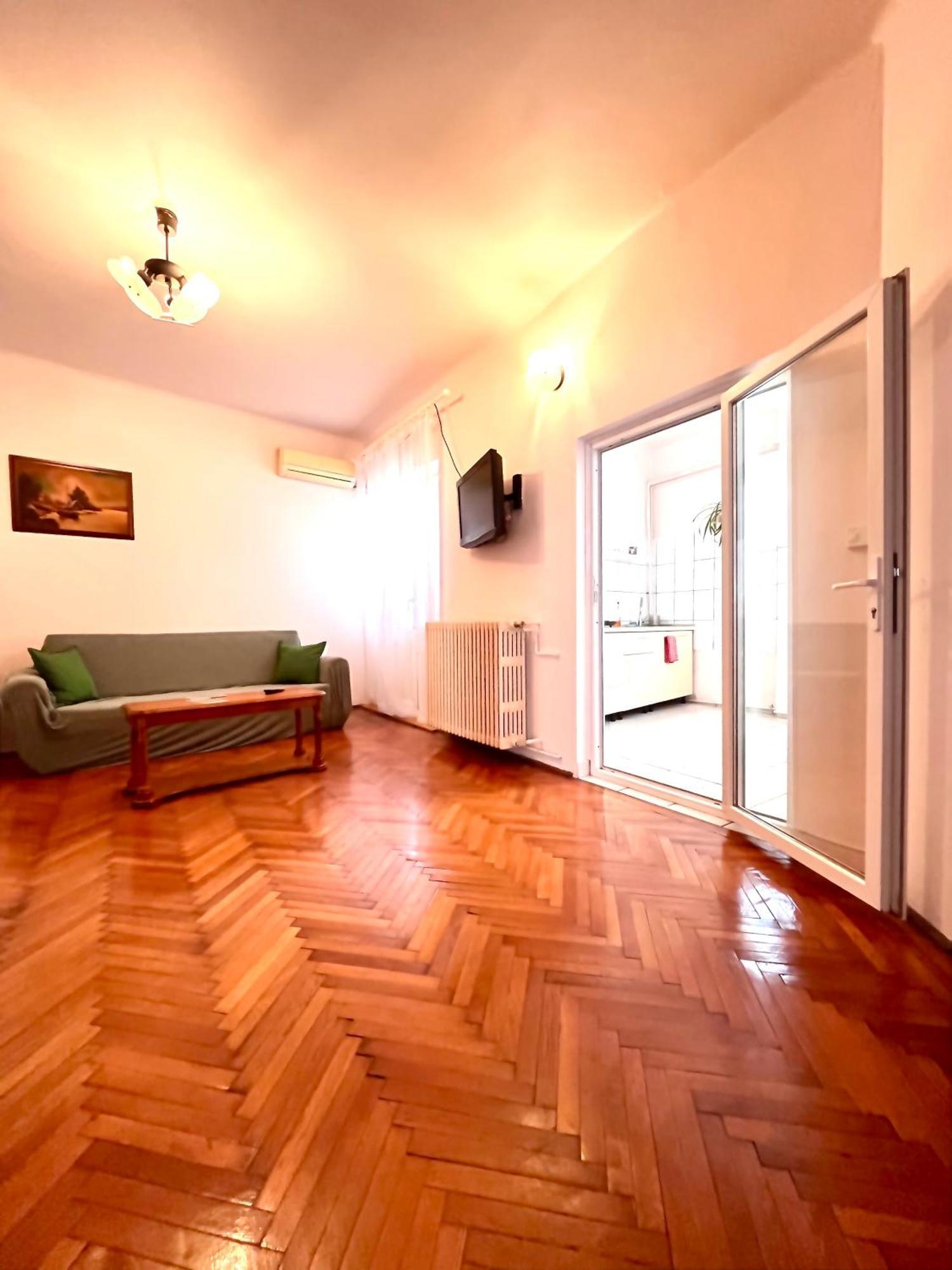 Downtown Unirii Square Private Economy Rooms With Shared Amenities Bucareste Exterior foto